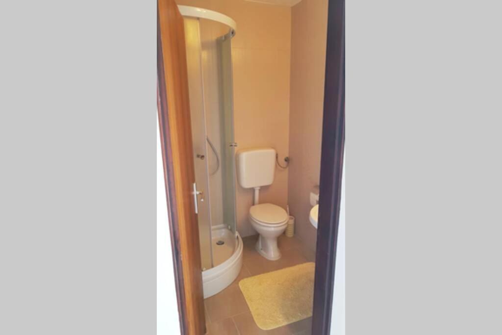 Apartment Vesna For 2, Free Parking And Wi-Fi Пула Екстериор снимка