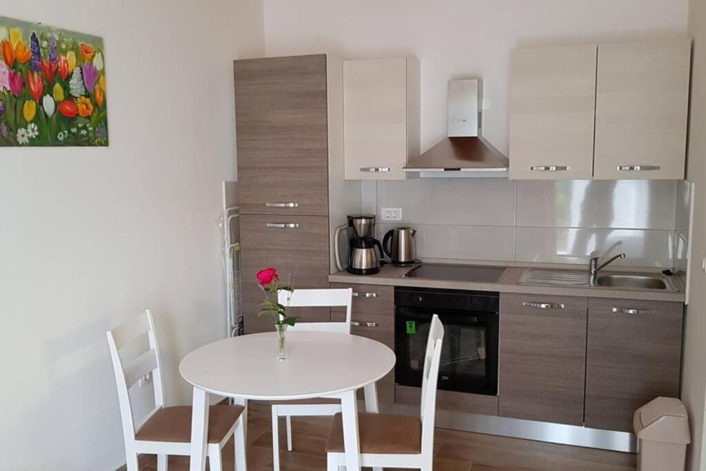 Apartment Vesna For 2, Free Parking And Wi-Fi Пула Екстериор снимка