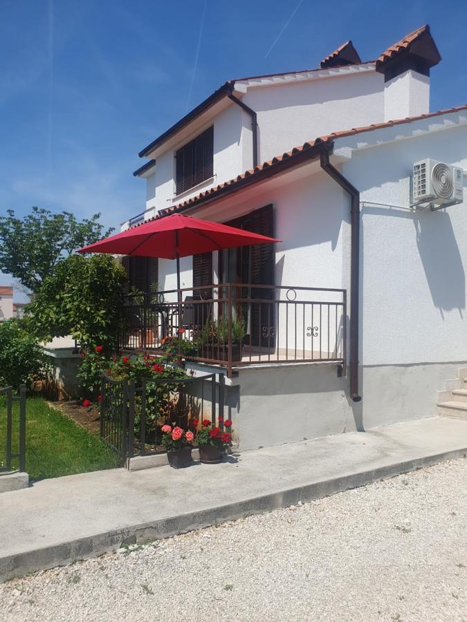 Apartment Vesna For 2, Free Parking And Wi-Fi Пула Екстериор снимка